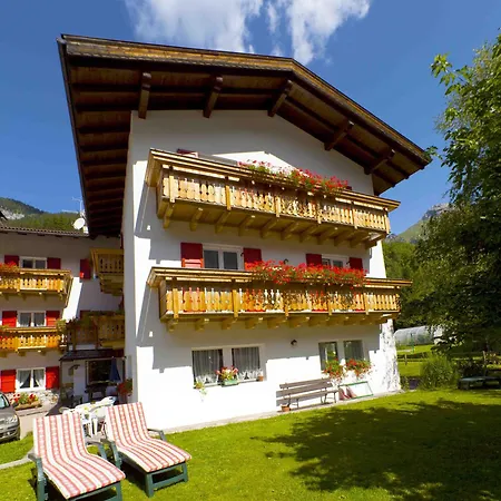 Penzion Garni Tyrolia Campitello di Fassa